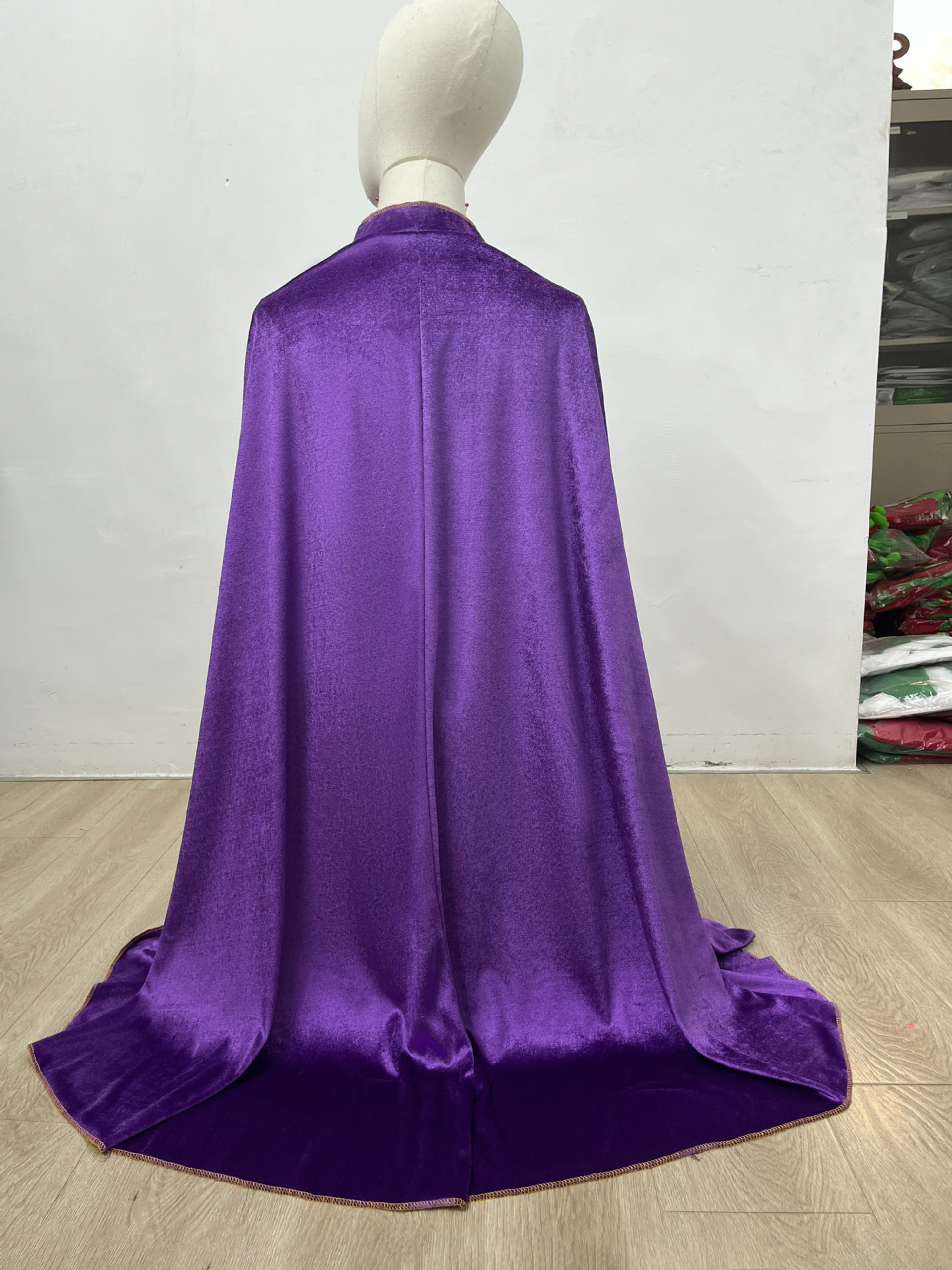Vintage Noble Velvet Cape Cloak Luxury Long Robe Halloween Cosplay Costume